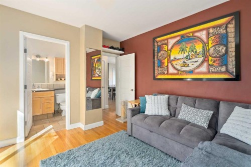 1437 23 Street Sw, Calgary, AB - Indoor Photo Showing Living Room