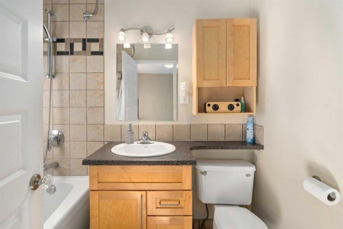 1437 23 Street Sw, Calgary, AB - Indoor Photo Showing Bathroom