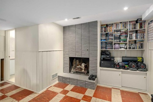 1437 23 Street Sw, Calgary, AB - Indoor Photo Showing Other Room