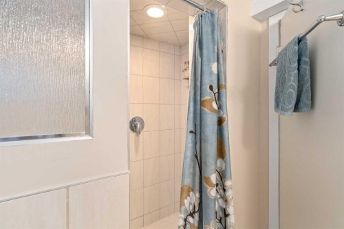 1437 23 Street Sw, Calgary, AB - Indoor Photo Showing Bathroom