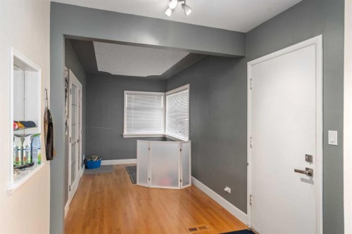 1437 23 Street Sw, Calgary, AB - Indoor Photo Showing Other Room