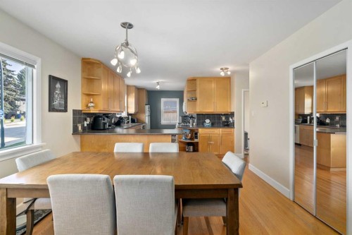 1437 23 Street Sw, Calgary, AB - Indoor Photo Showing Other Room