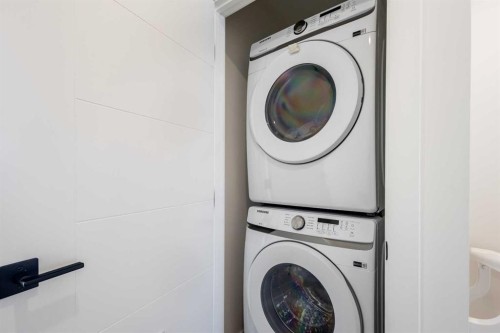 61-903 Mahogany Boulevard Se, Calgary, AB - Indoor Photo Showing Laundry Room