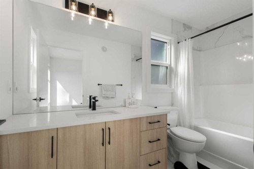 61-903 Mahogany Boulevard Se, Calgary, AB - Indoor Photo Showing Bathroom
