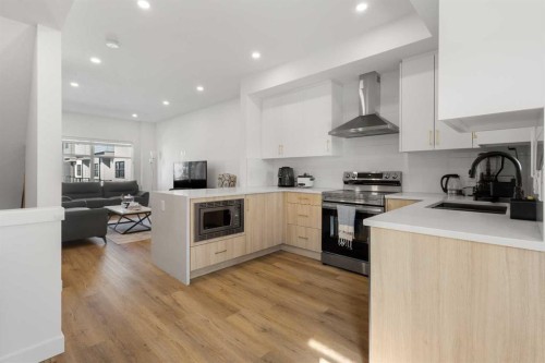 61-903 Mahogany Boulevard Se, Calgary, AB - Indoor Photo Showing Kitchen