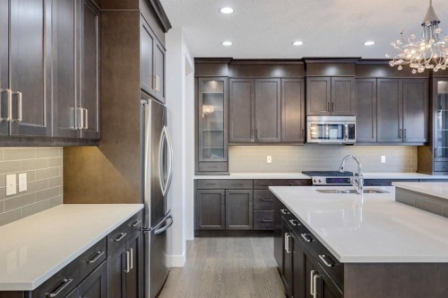 427 Canals Boulevard Sw, Airdrie, AB - Indoor Photo Showing Kitchen With Upgraded Kitchen