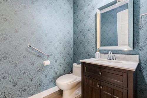 427 Canals Boulevard Sw, Airdrie, AB - Indoor Photo Showing Bathroom