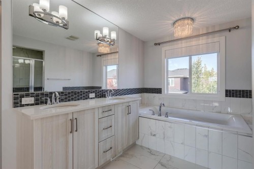 427 Canals Boulevard Sw, Airdrie, AB - Indoor Photo Showing Bathroom