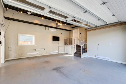 427 Canals Boulevard Sw, Airdrie, AB - Indoor Photo Showing Garage