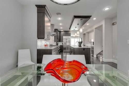 506 54 Avenue Sw, Calgary, AB - Indoor