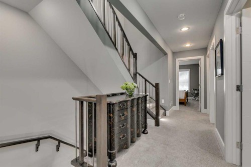 506 54 Avenue Sw, Calgary, AB - Indoor Photo Showing Other Room