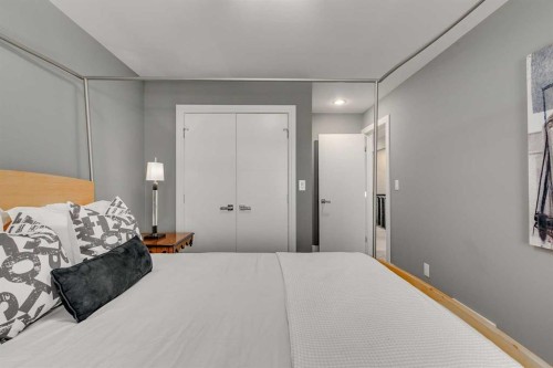 506 54 Avenue Sw, Calgary, AB - Indoor Photo Showing Bedroom