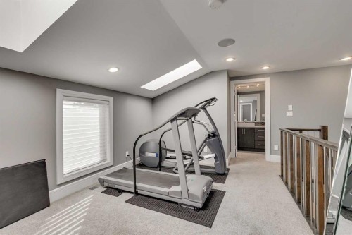 506 54 Avenue Sw, Calgary, AB - Indoor