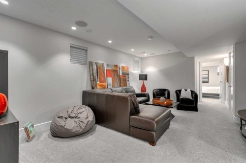 506 54 Avenue Sw, Calgary, AB - Indoor