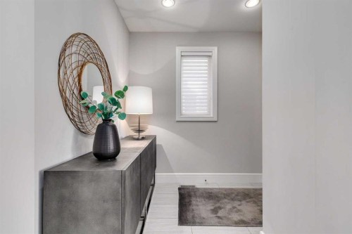 506 54 Avenue Sw, Calgary, AB - Indoor Photo Showing Other Room