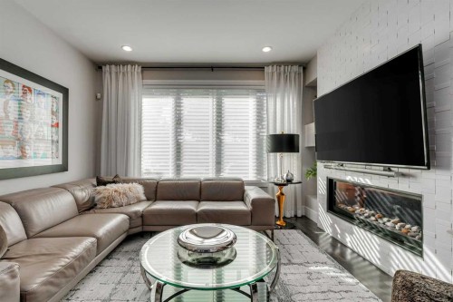 506 54 Avenue Sw, Calgary, AB - Indoor Photo Showing Living Room With Fireplace