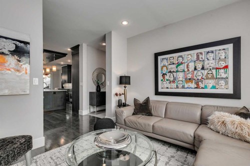 506 54 Avenue Sw, Calgary, AB - Indoor Photo Showing Living Room