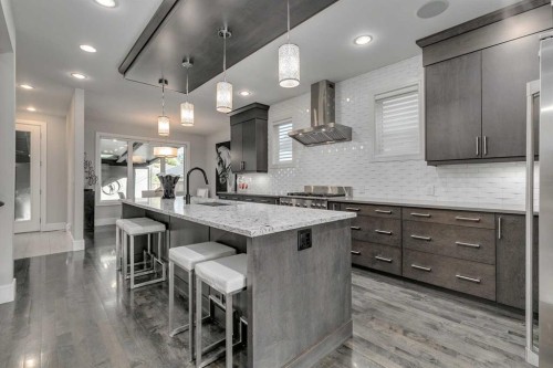 506 54 Avenue Sw, Calgary, AB - Indoor Photo Showing Kitchen With Upgraded Kitchen