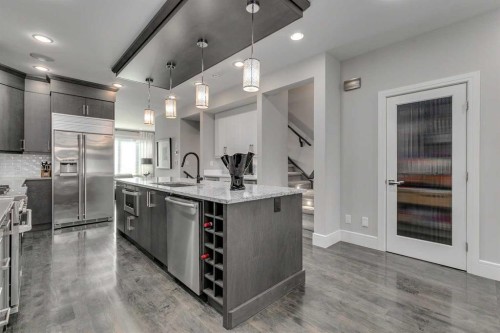 506 54 Avenue Sw, Calgary, AB - Indoor Photo Showing Kitchen With Upgraded Kitchen