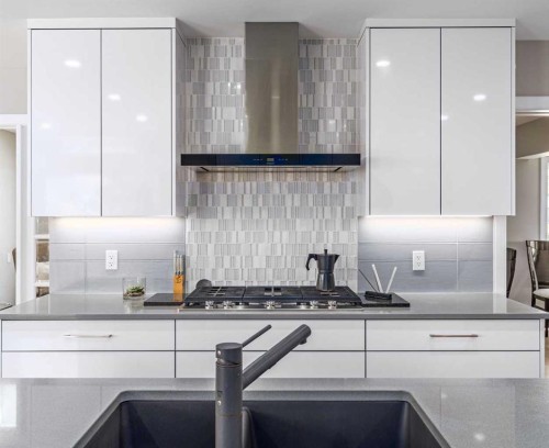 2604 11 Avenue Nw, Calgary, AB - Indoor Photo Showing Kitchen With Upgraded Kitchen