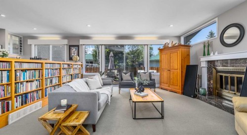 2604 11 Avenue Nw, Calgary, AB - Indoor With Fireplace