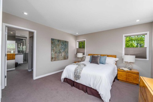2604 11 Avenue Nw, Calgary, AB - Indoor Photo Showing Bedroom