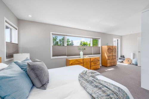2604 11 Avenue Nw, Calgary, AB - Indoor Photo Showing Bedroom