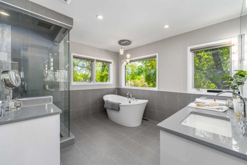 2604 11 Avenue Nw, Calgary, AB - Indoor Photo Showing Bathroom