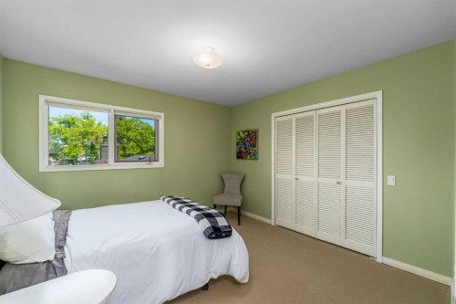 2604 11 Avenue Nw, Calgary, AB - Indoor Photo Showing Bedroom