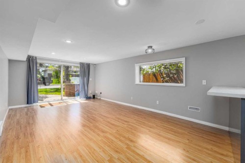 2604 11 Avenue Nw, Calgary, AB - Indoor