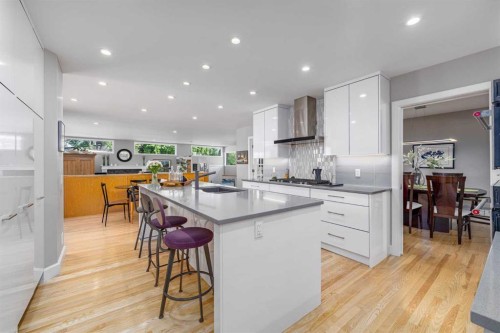 2604 11 Avenue Nw, Calgary, AB - Indoor Photo Showing Kitchen With Upgraded Kitchen