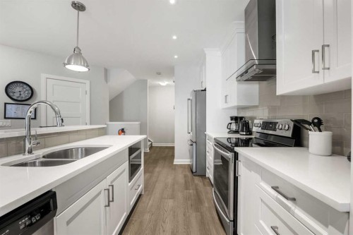 2-530 56 Avenue Sw, Calgary, AB - Indoor Photo Showing Kitchen With Stainless Steel Kitchen With Double Sink With Upgraded Kitchen