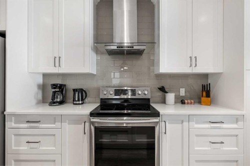 2-530 56 Avenue Sw, Calgary, AB - Indoor Photo Showing Kitchen