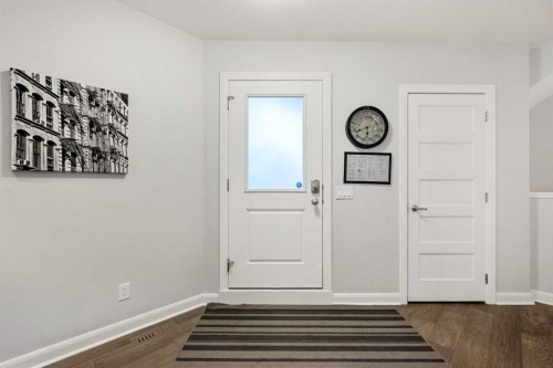 2-530 56 Avenue Sw, Calgary, AB - Indoor Photo Showing Other Room