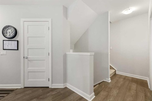 2-530 56 Avenue Sw, Calgary, AB - Indoor Photo Showing Other Room