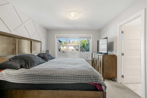 2-530 56 Avenue Sw, Calgary, AB - Indoor Photo Showing Bedroom