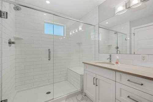 2-530 56 Avenue Sw, Calgary, AB - Indoor Photo Showing Bathroom