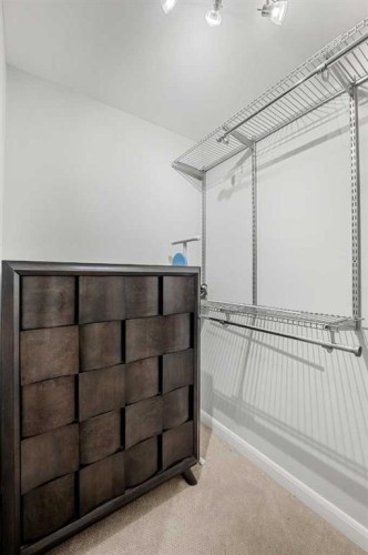 2-530 56 Avenue Sw, Calgary, AB - Indoor Photo Showing Other Room