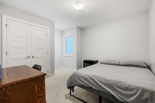 2-530 56 Avenue Sw, Calgary, AB - Indoor Photo Showing Bedroom