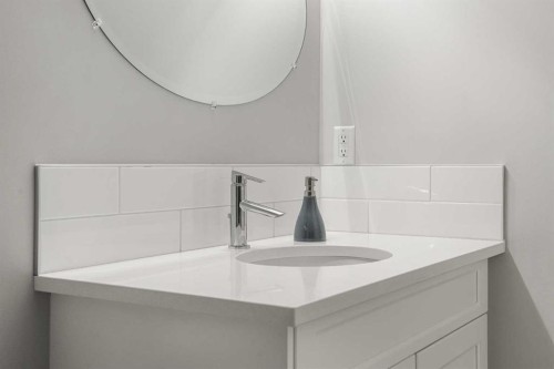 2-530 56 Avenue Sw, Calgary, AB - Indoor Photo Showing Other Room