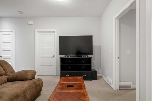 2-530 56 Avenue Sw, Calgary, AB - Indoor