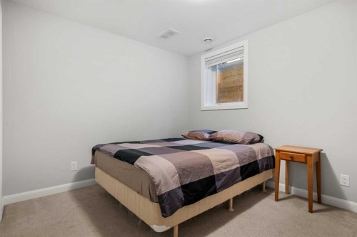 2-530 56 Avenue Sw, Calgary, AB - Indoor Photo Showing Bedroom