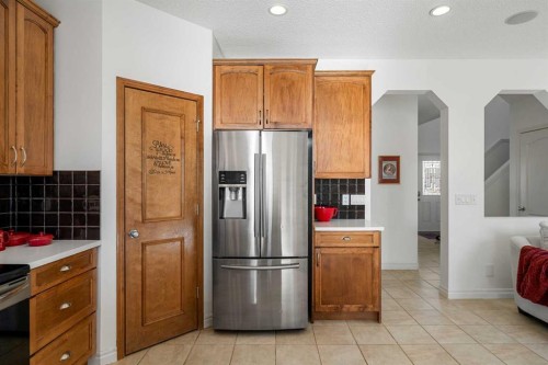 345 Prestwick Terrace Se, Calgary, AB - Indoor Photo Showing Kitchen