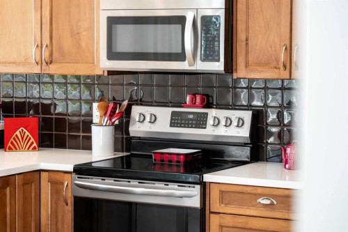 345 Prestwick Terrace Se, Calgary, AB - Indoor Photo Showing Kitchen