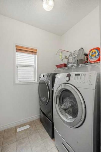 345 Prestwick Terrace Se, Calgary, AB - Indoor Photo Showing Laundry Room