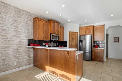345 Prestwick Terrace Se, Calgary, AB - Indoor Photo Showing Kitchen