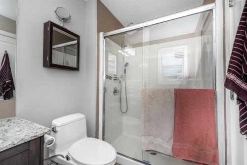 80 Legacy Reach Manor Se, Calgary, AB - Indoor Photo Showing Bathroom