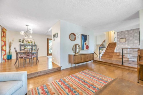 233 Thornbriar Green, Strathmore, AB - Indoor Photo Showing Living Room