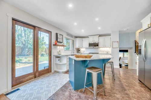 233 Thornbriar Green, Strathmore, AB - Indoor Photo Showing Kitchen