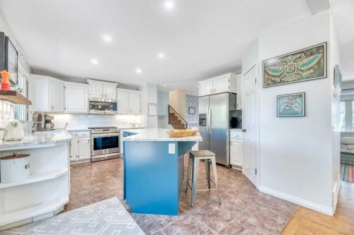 233 Thornbriar Green, Strathmore, AB - Indoor Photo Showing Kitchen